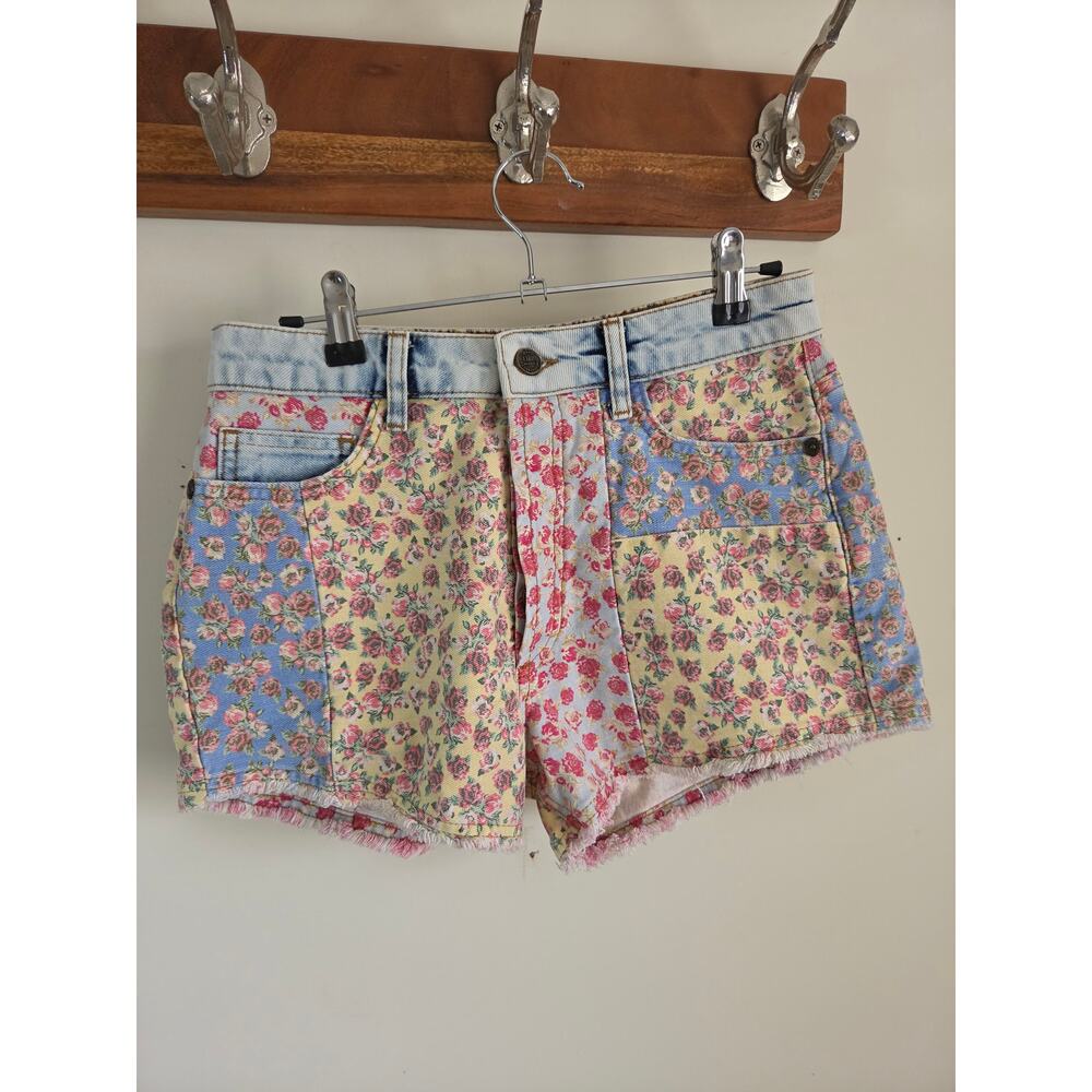 Farm Rio Floral Patchwork Denim Shorts – Size 27 Button Fly 5-Pocket - Picture 2 of 9